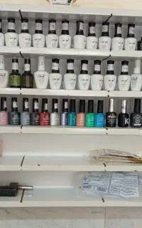 کاشت ناخن و وسایل ارایشگاه