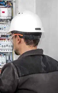 نصب آنتن دوربین وشبکه وبرق صنعتی وساختمان