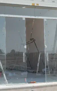 نصب کرکره برقی و شیشه سکوریت