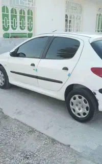 پژو ۲۰۶ تیپ ۲ کاملا خونگی بدون رنگ