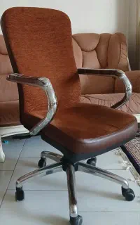 صندلی مدیریت برند رایانه صنعت