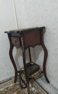 میز تلفن تمیز با چوب طبیعی
