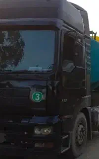 تانکر تریلی جهت آبکشی و تخلیه در مخزن