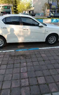 راننده سرویس با ماشین