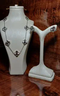 گوشواره و گردنبند