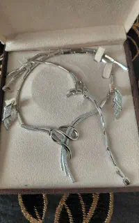 ست گردنبند و گوشواره و دستبند