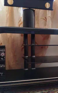 میزتلویزیون شیشه ای