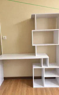 کتابخانه و میز تحریر
