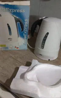 کتری برقی براون المانی قدیمی کاملا نو با جعبه