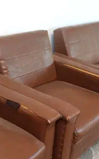 مبل دست دوم نیازمند تعمیر