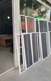 توری پلیسه و آینه قدی