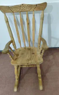 صندلی چوبی