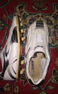 کفش فوتبالی(استوک مناسب چمن طبیعی)