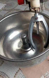 خمیر گیر 4۰کیلویی باموتوراصلی ودیک استیل