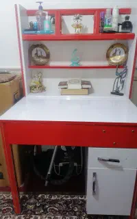 (میزتحریر جادار ومستحکم)