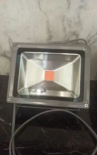پروژکتور رشد گیاه.  ۲۰وات