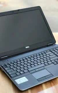 لپ تاپ 8هسته ای حرفه ای core i7 در حد آکبند نو نو