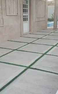 طراحی و اجرای محوطه بتن کفسازی و جدول کشی باغ ویلا