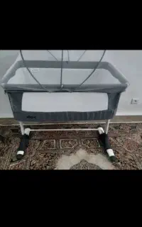 گهواره وتخت کنار مادر