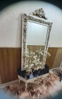 اینه به همراه شمعدانی وساعت