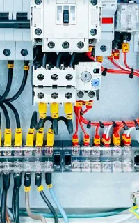 برق برقکار برقکشی صنعتی سه فاز عیب یابی تابلو برق