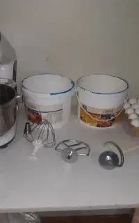 میکسر ه لیتری کاسه استیل و با سه تا شاخ