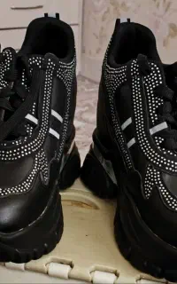 حراج کتونی لژداربه علت تک سایز شدن
