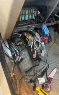 خدمات برق اتومبیل باطری سازی سیار