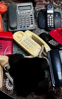 تعدای تلفن قدیم موجوده
