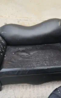یک مبلمان ویک میز عسلی