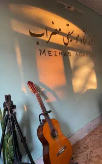 آموزش گیتار برای خانمها و دختران با مربی خانم