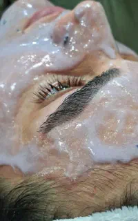 پاکسازی پوست و تخلیه ملیاو شیدینگ لب