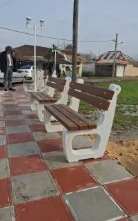 نیمکت پشتی دار