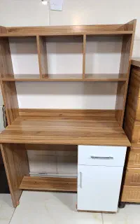 میز تحریر کتابخانه دار .سریر کرمان