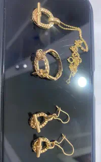 طلا وجواهرات