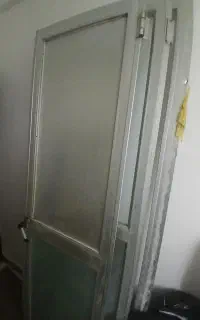 درب سرویس و حمام با چارچوب آلومینیوم