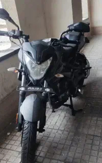 باجاج NS 200 (سه شمع)