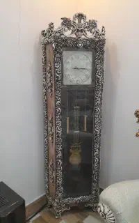 ساعت و آیینه کنسول