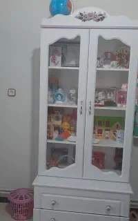 کمد ویترین دار همراه دو کشو