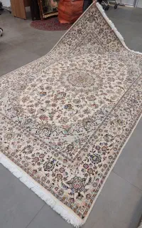 فرش دستباف ۶ م نقشه اصفهان ۹ و ۳ و ۴ و ۵ متریشم