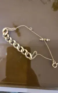 دستبند کاملا نو و تمیز و براق و شیک