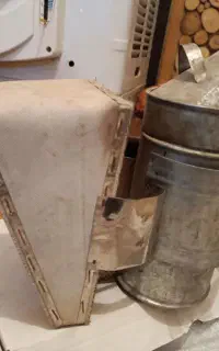 مقداری لوازم زنبور داری نو و دست دوم کندو ندارم