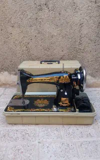 دو عدد چرخ خیاطی