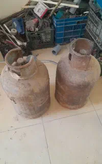 دوعدد کپسول گاز پرشده