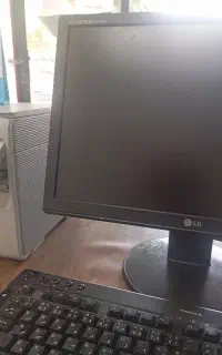منشی خانم برای کافی نت