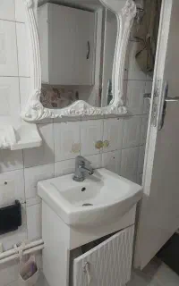 روشویی با آینه سالم