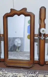 آینه و جا لباسی