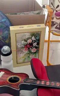 مقداری وسایل کودک و پازل (صندلی تاشو، چراغ خواب و