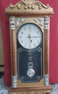 ساعت آونگ دار