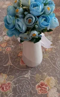 دسته گل عروس و داخل گلدان
